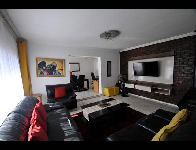 8 BEDROOM HOUSE FOR SALE IN DAWN PARK